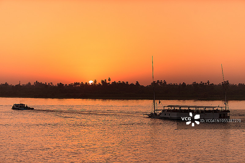 从卢克索到阿斯旺：尼罗河上的游船风光（埃及）图片素材