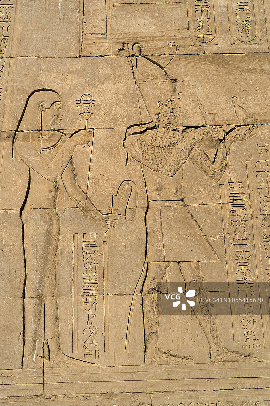 埃及埃德夫神庙荷鲁斯与奥西里斯石雕遗址图片素材