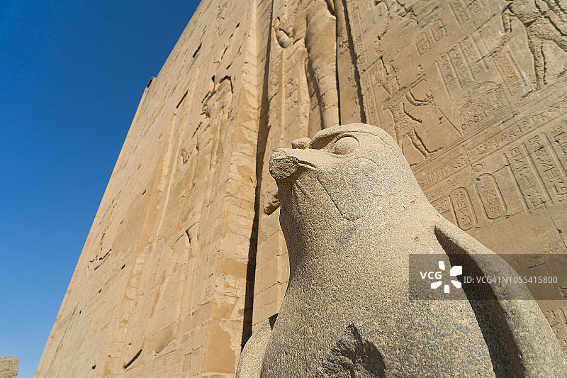 埃及埃德夫神庙荷鲁斯与奥西里斯石雕遗址图片素材