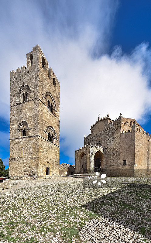 埃里切主教座堂及哥特式钟楼，西西里岛，意大利图片素材