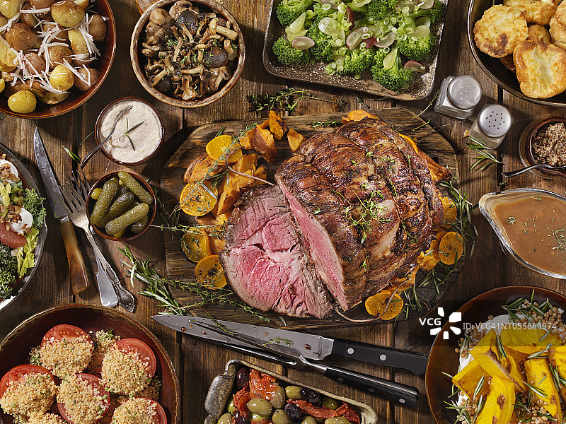 烤牛肉盛宴图片素材