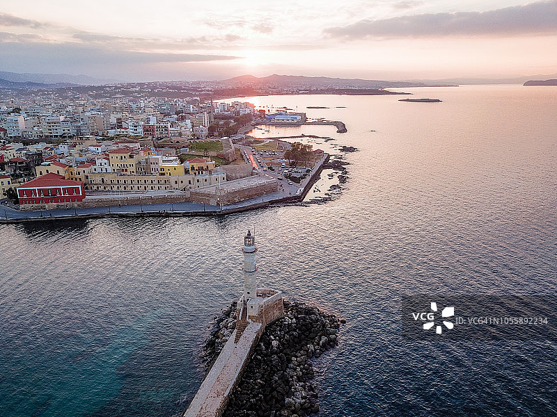 克里特岛哈尼亚的威尼斯老港口鸟瞰图片素材