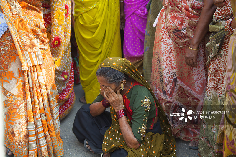哭泣的印度教女人图片素材