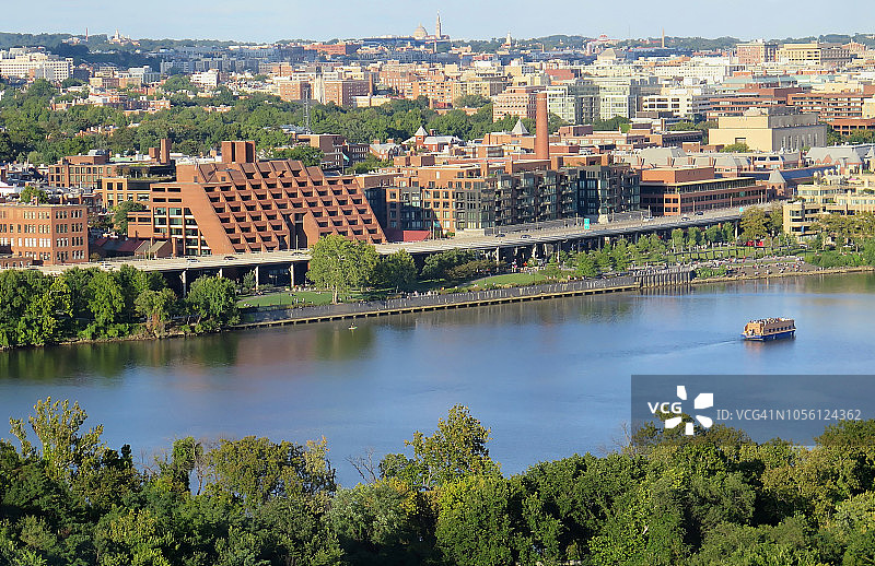 乔治城天际线、波托马克河及华盛顿港滨水区航拍图片素材
