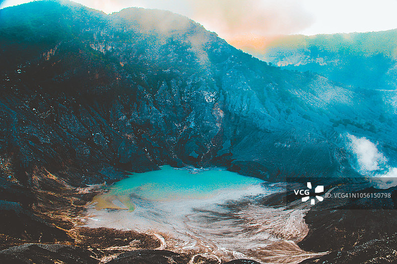 西爪哇白色火山图片素材