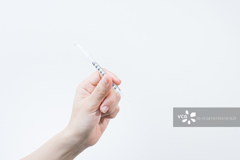 手持胰岛素注射器图片素材