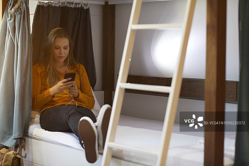 在青年旅社的朋友们图片素材