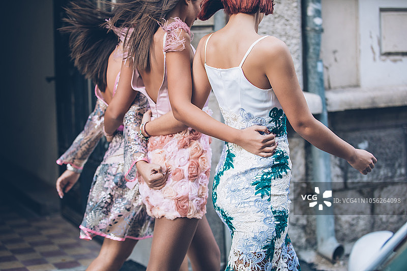 时尚模特：街头走秀图片素材