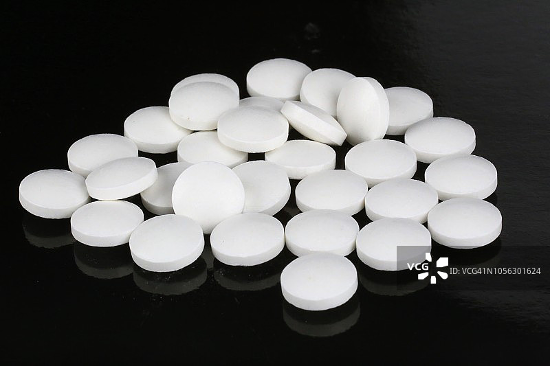 一大堆褪黑素睡眠药片图片素材