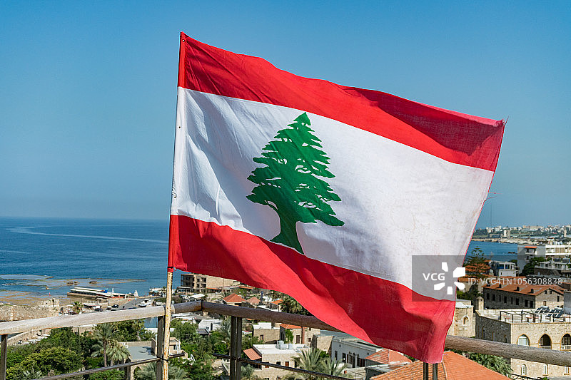 微风中飘扬的黎巴嫩国旗，比布鲁斯，朱拜勒，黎巴嫩图片素材