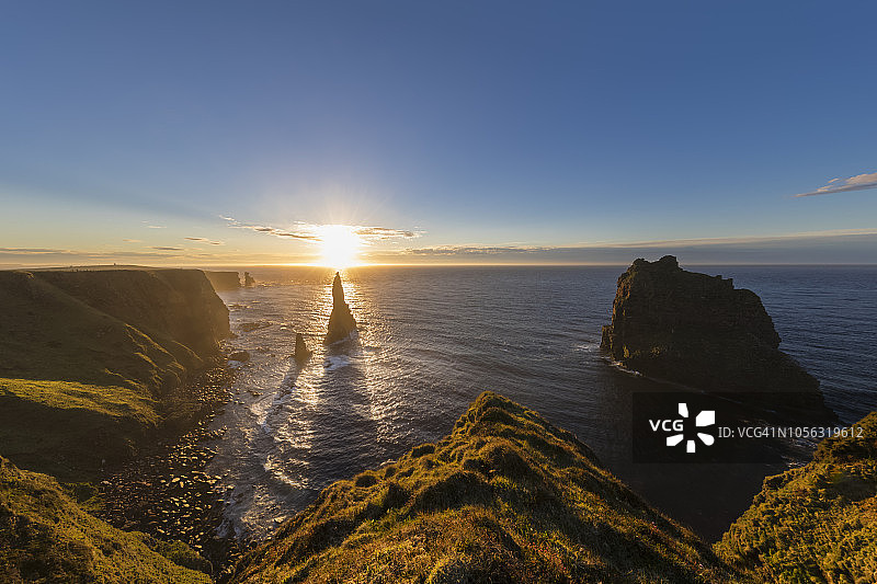 英国苏格兰凯斯内斯郡邓肯斯比角海岸日出图片素材