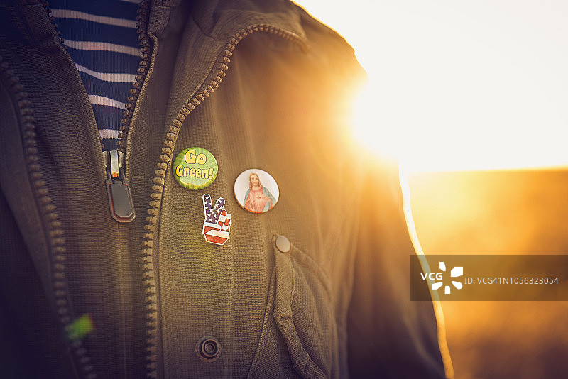 户外年轻男人图片素材