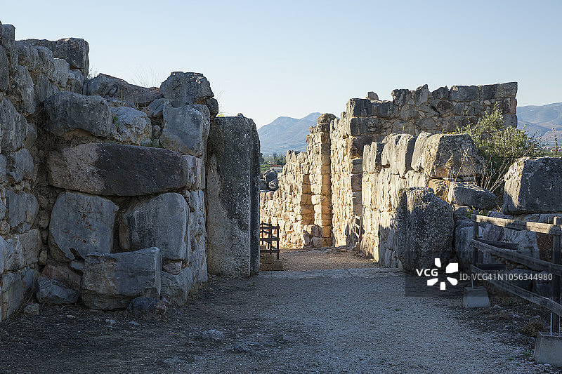 希腊伯罗奔尼撒阿尔戈利斯梯林斯考古遗址城堡大门独眼巨人石砌图片素材