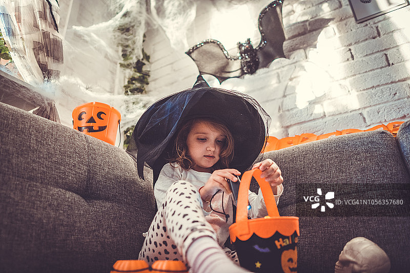 小女巫图片素材