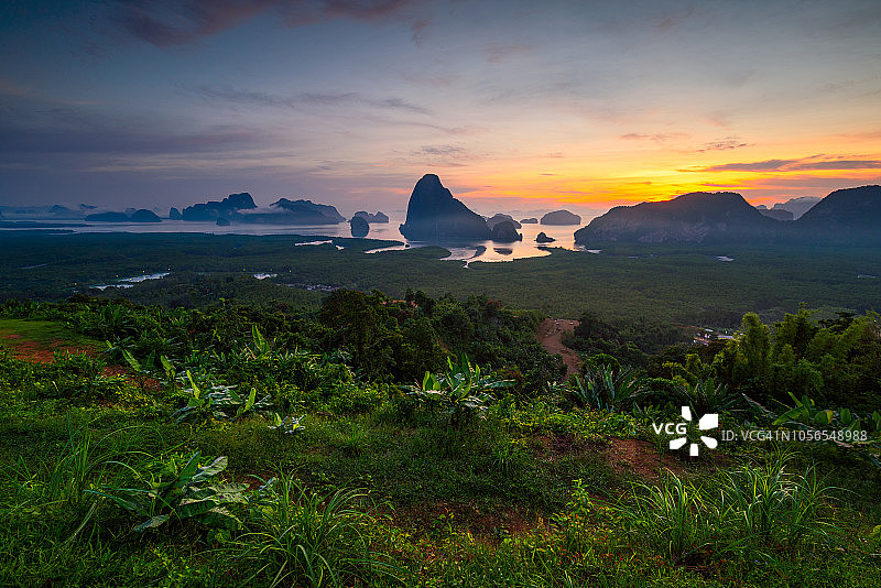 泰国攀牙湾Samed Nang Chee观景点的迷人景色图片素材