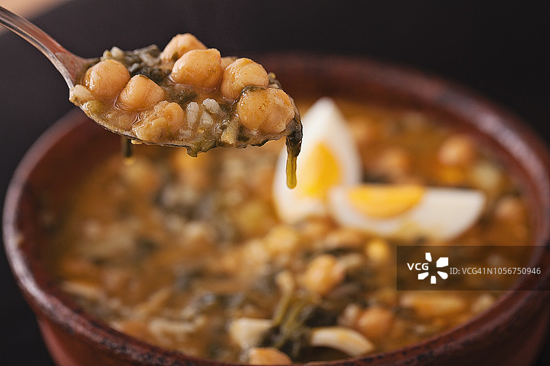 鹰嘴豆菠菜浓汤图片素材