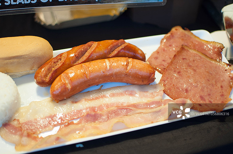 香肠、培根和火腿图片素材