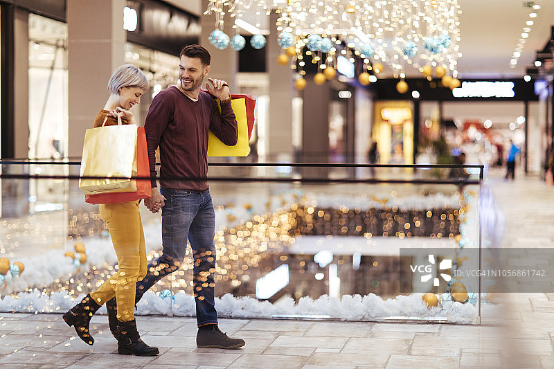 漫步购物中心图片素材