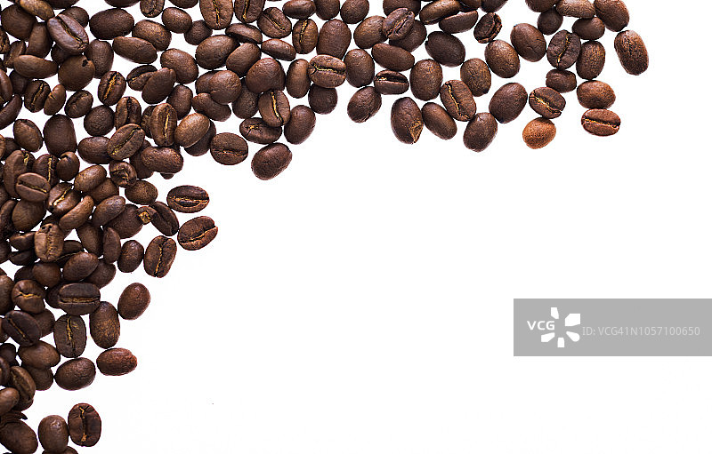白色背景上的咖啡豆图片素材