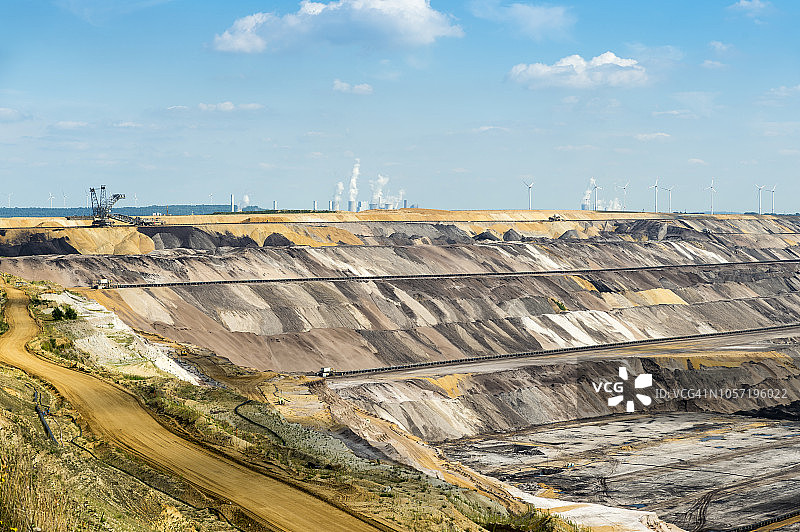 德国加兹韦勒露天矿，配有Frimmersdorf、Neurath和Niederaussem发电站图片素材