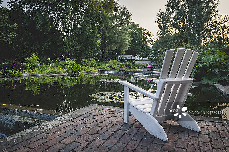 德国汉堡：普兰顿和布洛门公园，空椅子图片素材