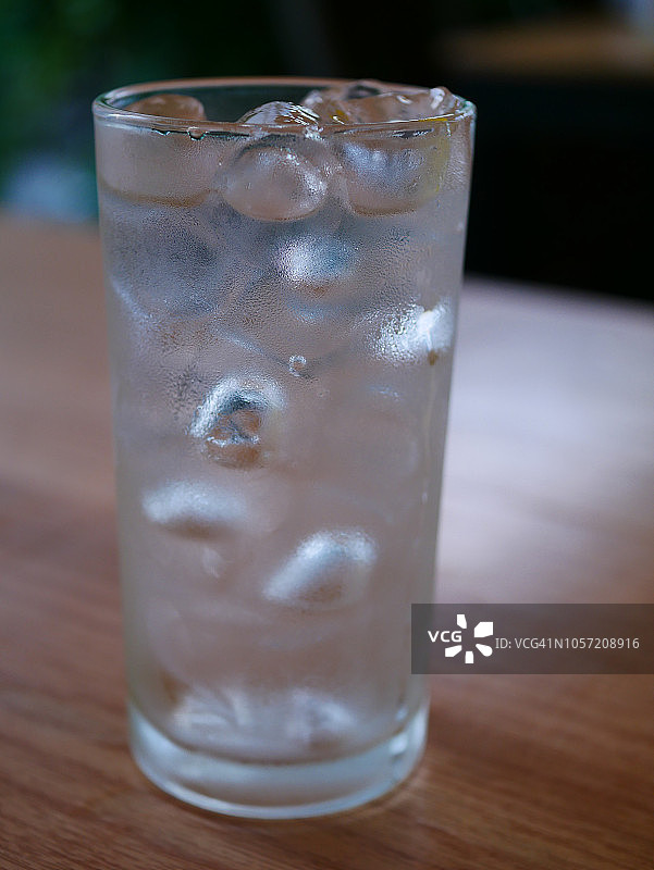 冰水玻璃杯图片素材