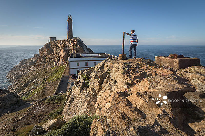 在西班牙加利西亚维兰角等待日落图片素材
