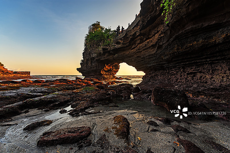 巴厘岛海神庙巴图博龙寺日落图片素材