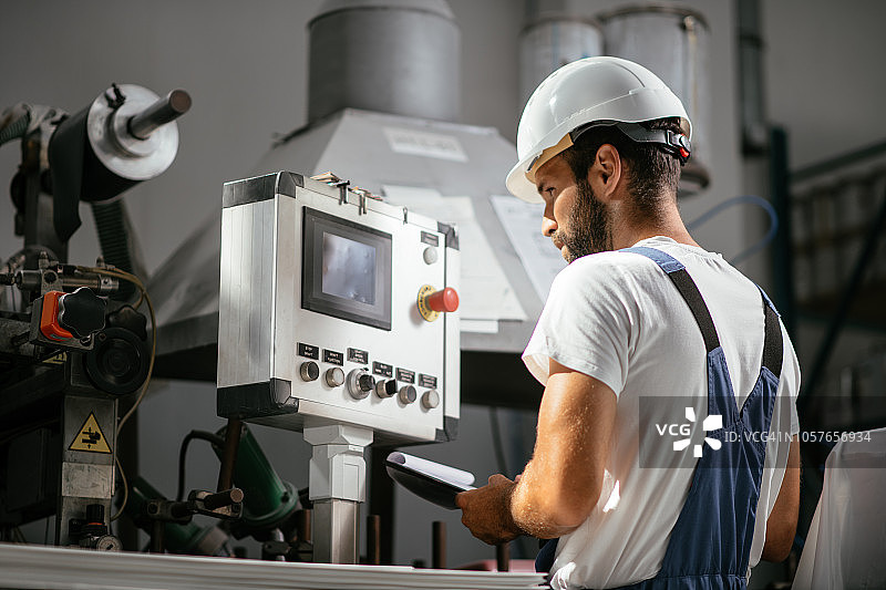 工厂里的工程师图片素材