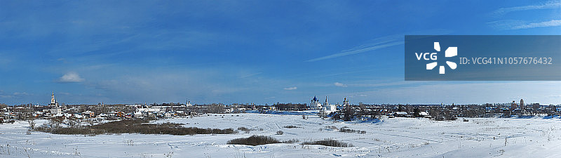 俄罗斯苏兹达尔蓝天下冬季全景图片素材