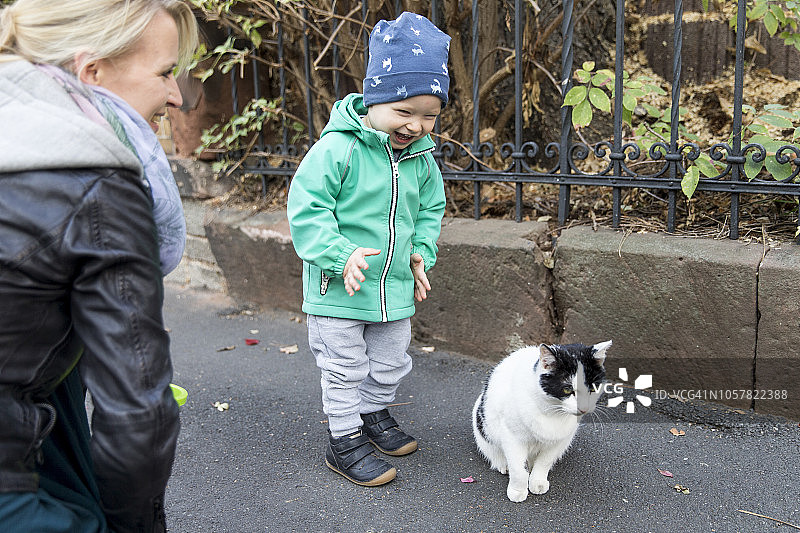 在德国哥廷根秋景中的幼儿图片素材