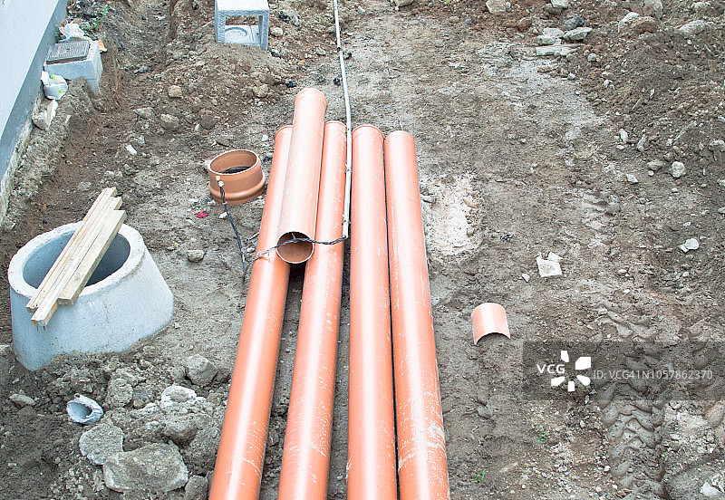 将水泥管道更换为塑料管道图片素材