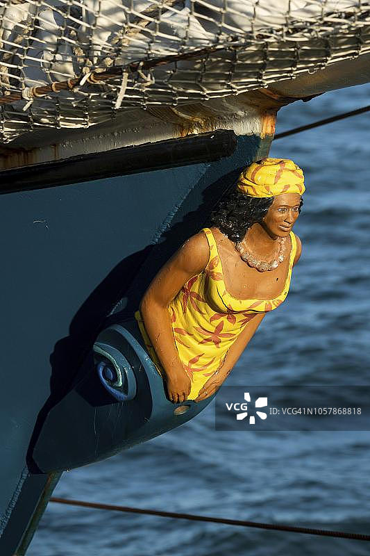 三桅巴克丁帆船船头的女性船首像，安提瓜和巴布达安提瓜图片素材