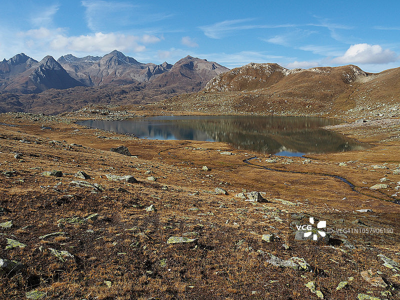Formazza山谷中的阿尔卑斯湖 Lago Boden 和 Rupe Del Gesso图片素材