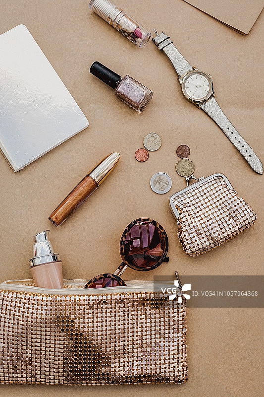 金色调化妆包图片素材
