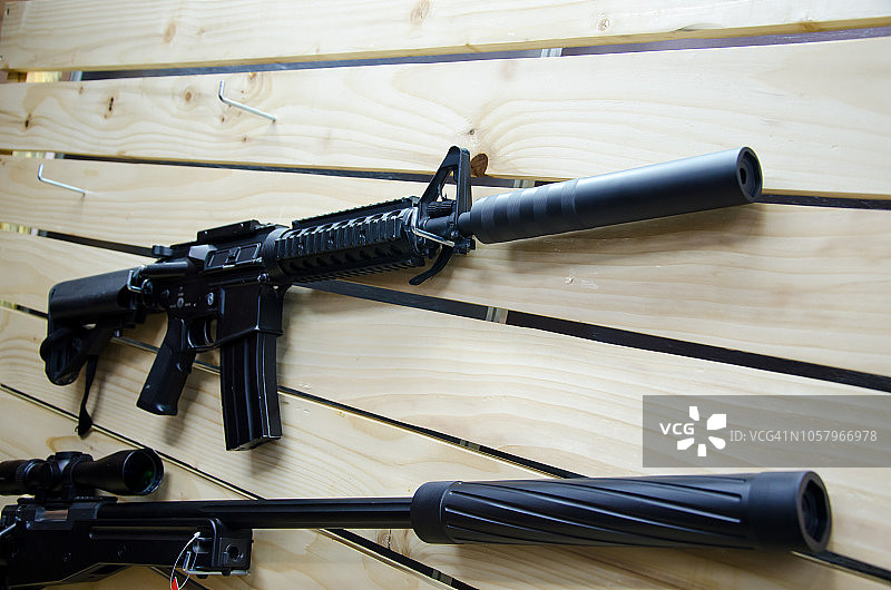 带步枪的枪支壁架图片素材