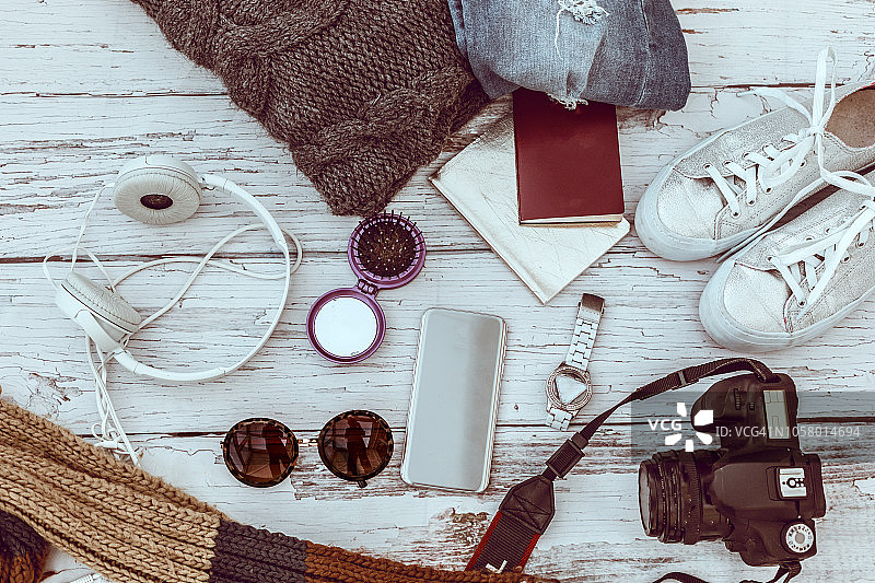 女性服装俯视图旅行打包图片素材