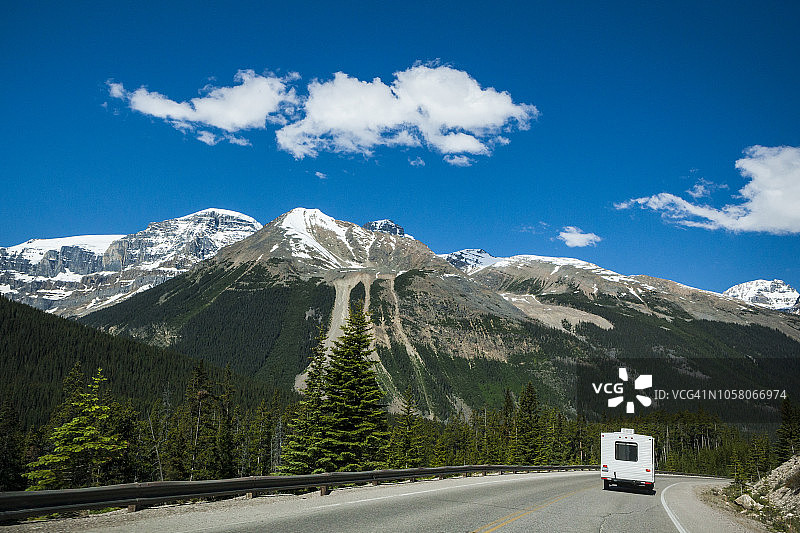 加拿大艾伯塔省班夫国家公园的房车图片素材