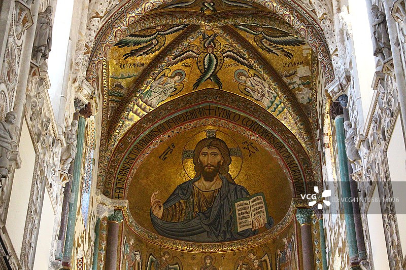 意大利西西里岛切法卢大教堂内部图片素材