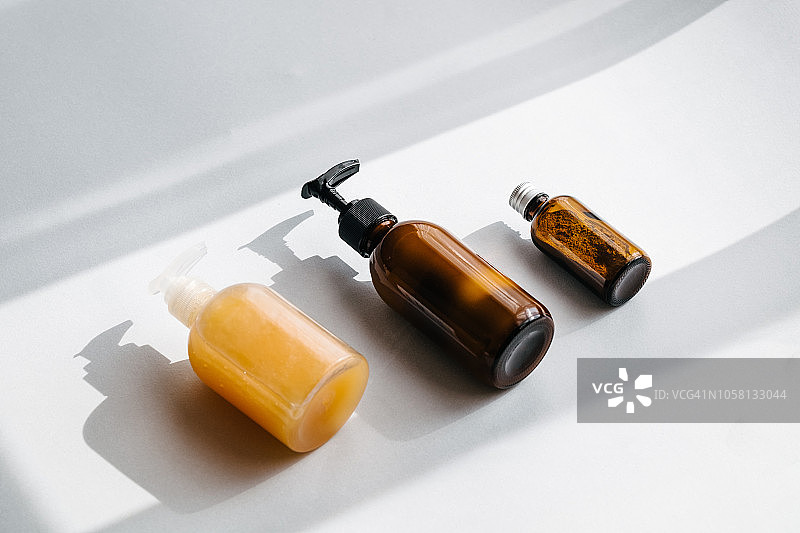 有机化妆品瓶俯视图图片素材