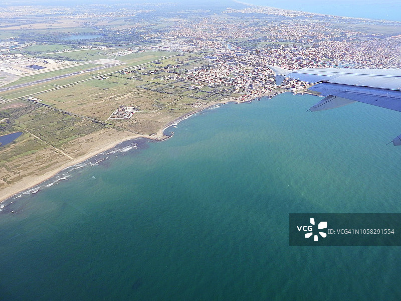 从罗马菲乌米奇诺机场起飞图片素材