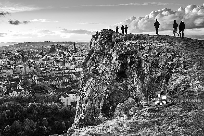 爱丁堡荷里路德公园的索尔兹伯里峭壁图片素材