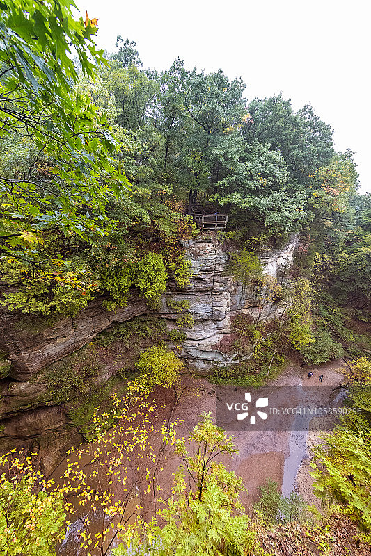 秋季饿岩石州立公园的野猫峡谷图片素材