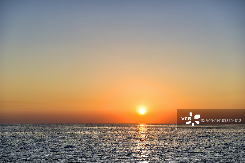 海洋上的日落图片素材