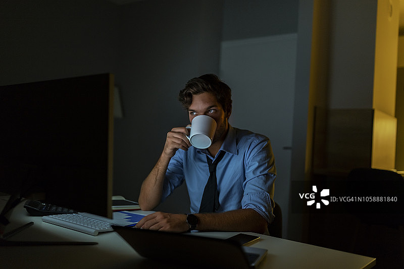 努力工作以获得成功图片素材