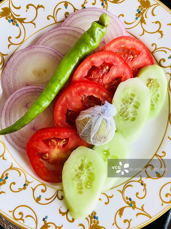 盘中的拉贾斯坦邦蔬菜切片图片素材