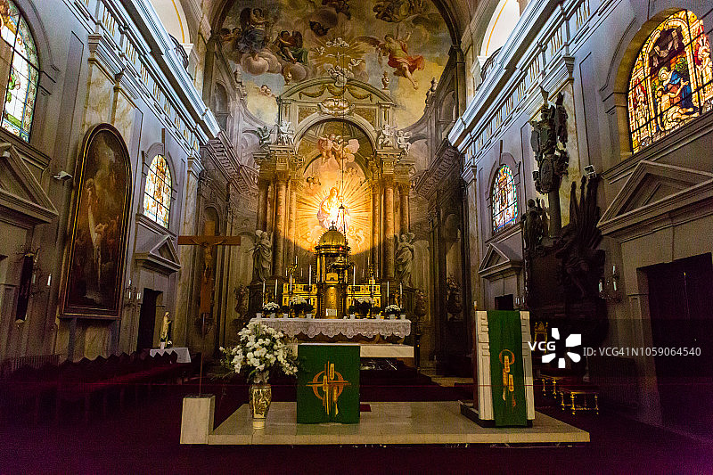 罗马尼亚特兰西瓦尼亚锡比乌圣三一罗马天主教堂图片素材