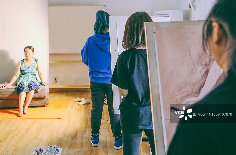 人物素描图片素材