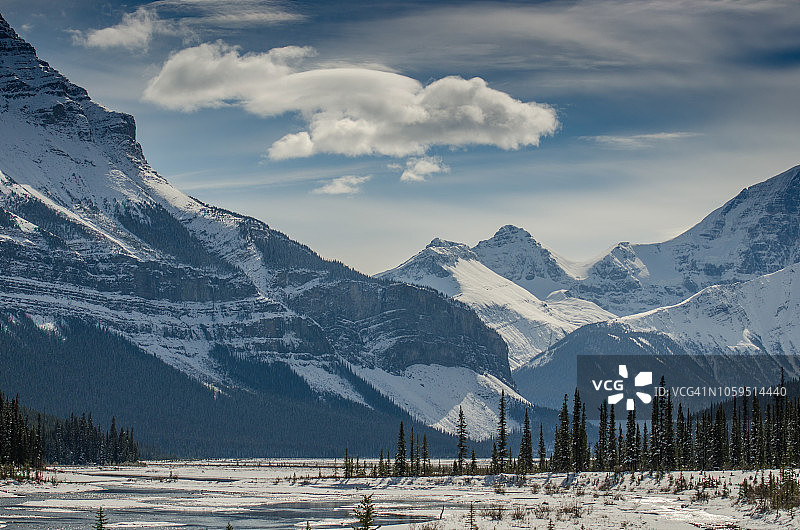 冬季雪山景观全景图片素材