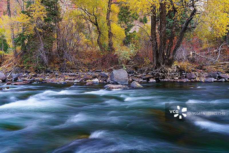 秋季河流风光图片素材